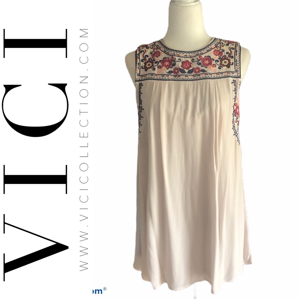 VICI EM CREME EMBROIDERED BOHO SHORT SLEEVELESS